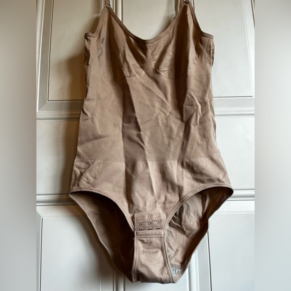 2XL Bodysuit Shapewear - Picture 2 of 10